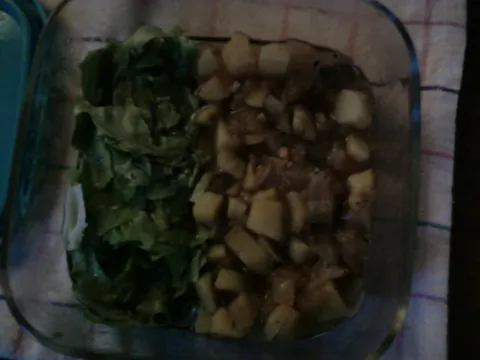 Dinstani krumpir i zelena salata