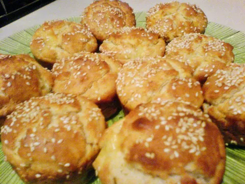 Sezam-sir muffini