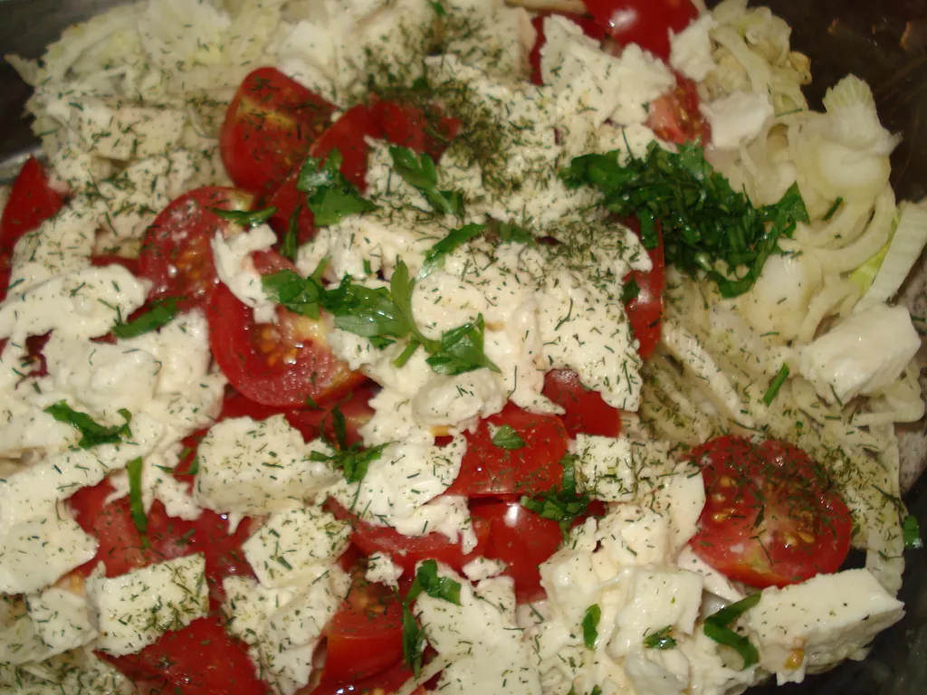Osvježavajuća salata od komorača, mozzarelle i cherry rajčica