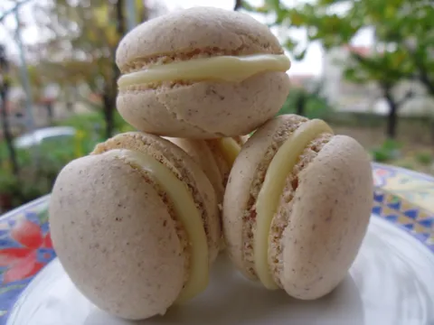 Macarons (white chocolate ganache) 4
