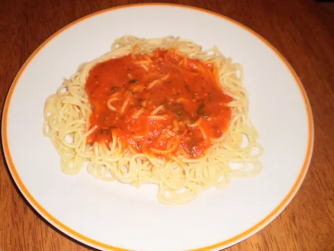 Šalša od pomidori sa špagetima