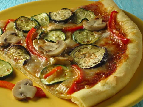 Povrtna bezglutenska pizza