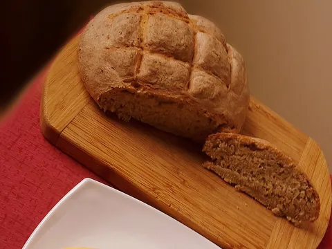 Raženi kruh s domaćim maslacem