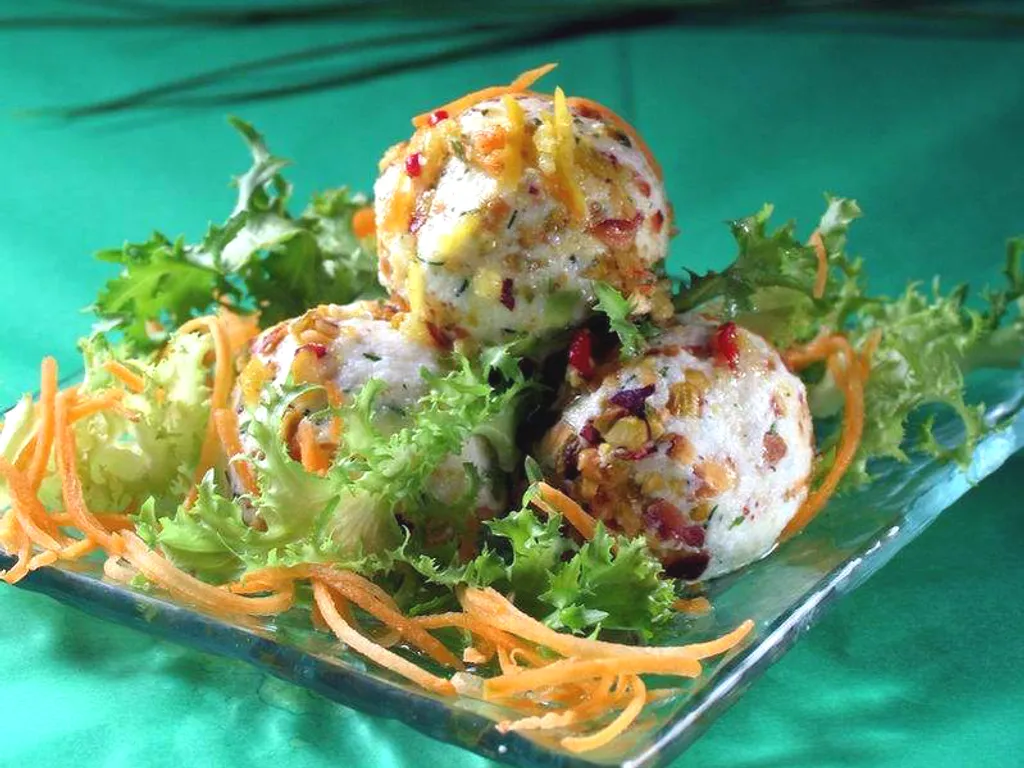 Salata s okruglicama od sira
