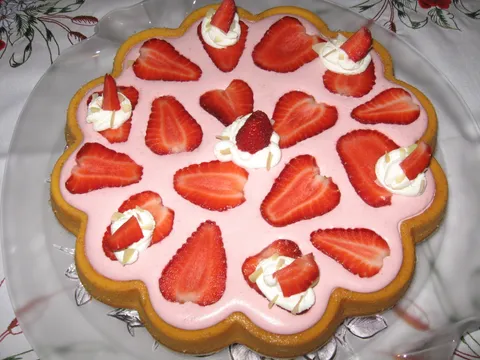 Flan base with strawberries