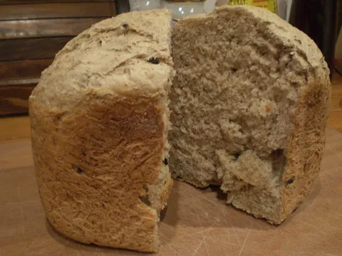 Kruh sa maslinama i češnjakom