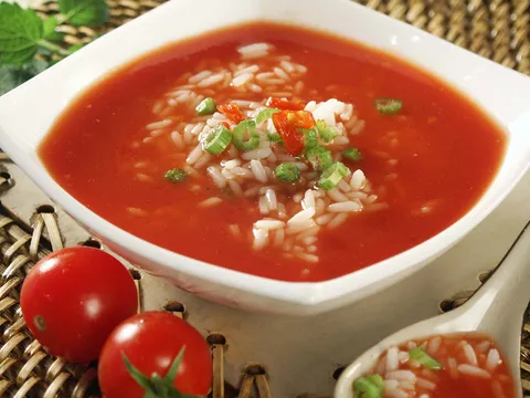 Hladna juha od rajčice s rižom