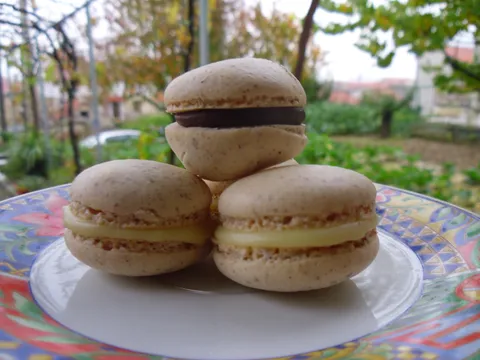 Macarons (white and dark chocolate ganache) 3