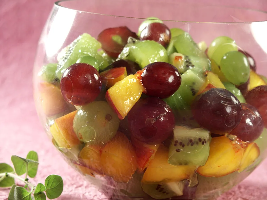 Voćna salata s grožđem