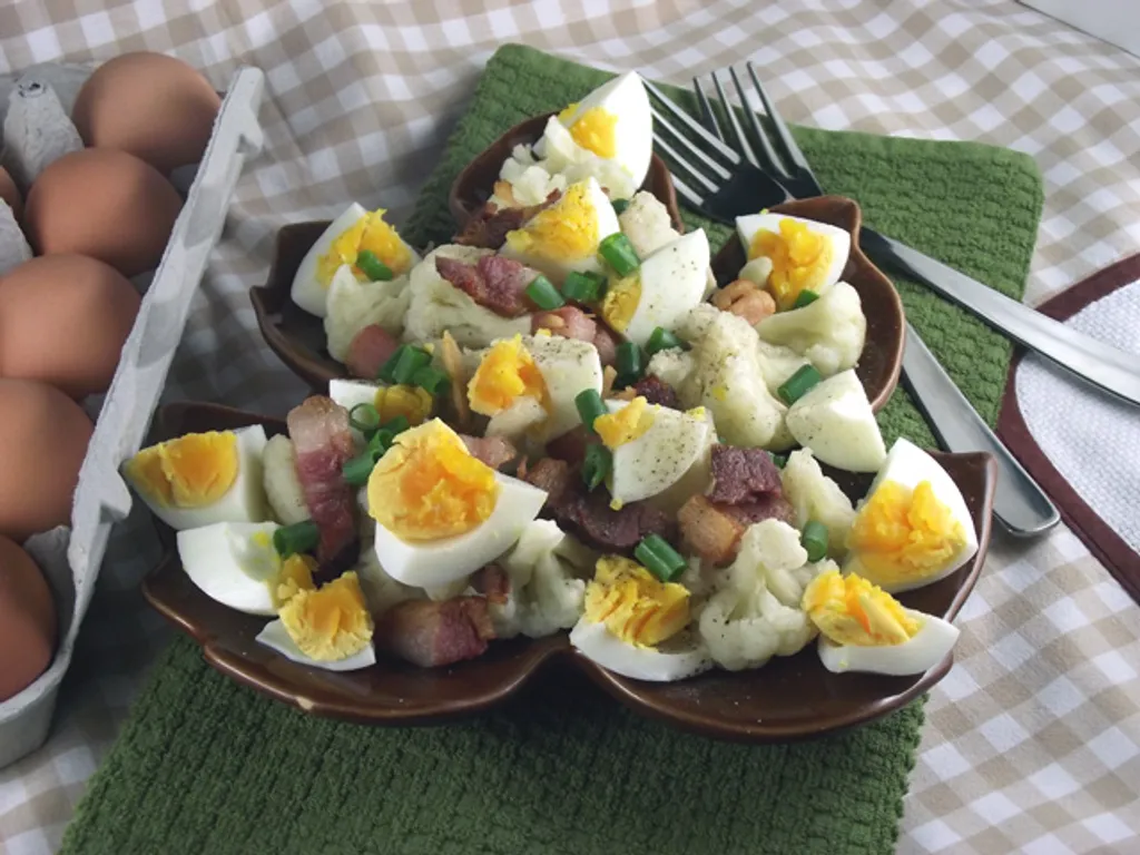 Salata sa karfiolom i jajima