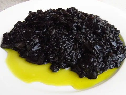 crni rižot na pjatu