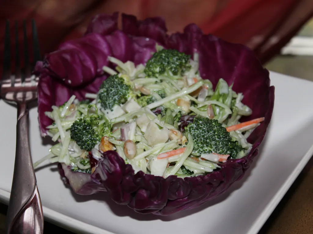 Broccoli slaw salata....