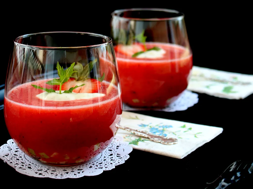 Hladna gazpacho supa od jagoda
