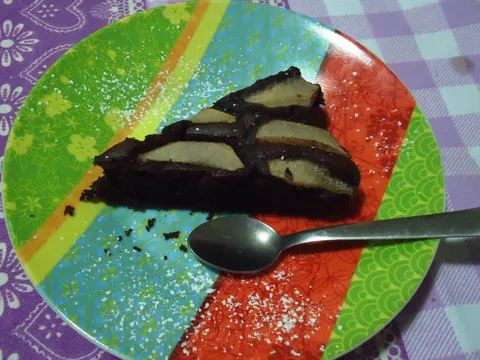 Tamna torta sa kruskama