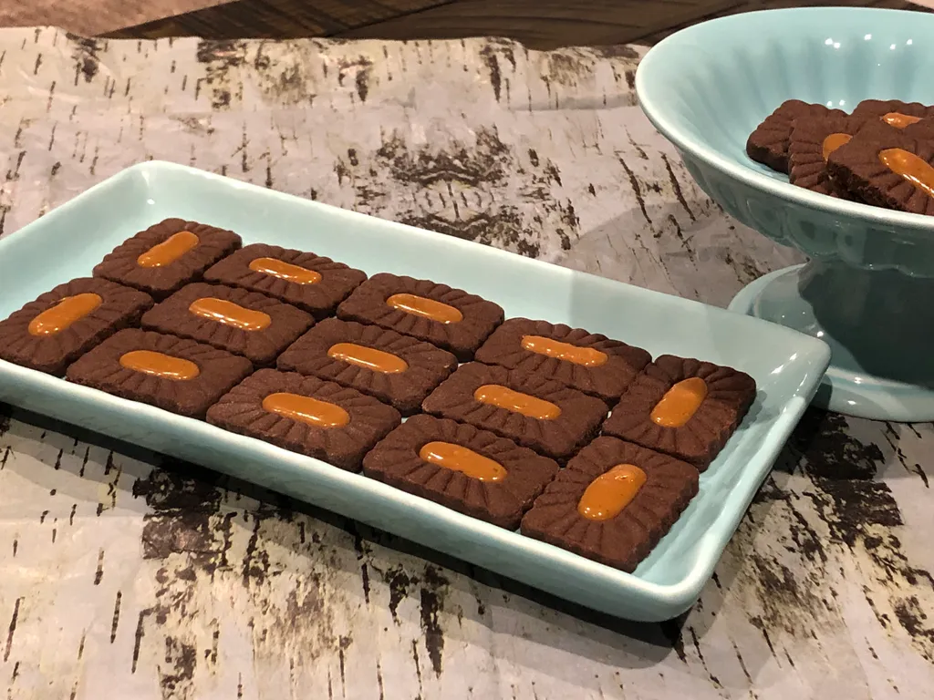 Čokoladni keksi sa karamelom