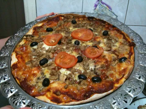Pizza Sa Mozzarelom i Gljivama...