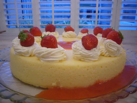 Strawberry Cheesecake / torta od sira i bijele cokolade sa jagodama