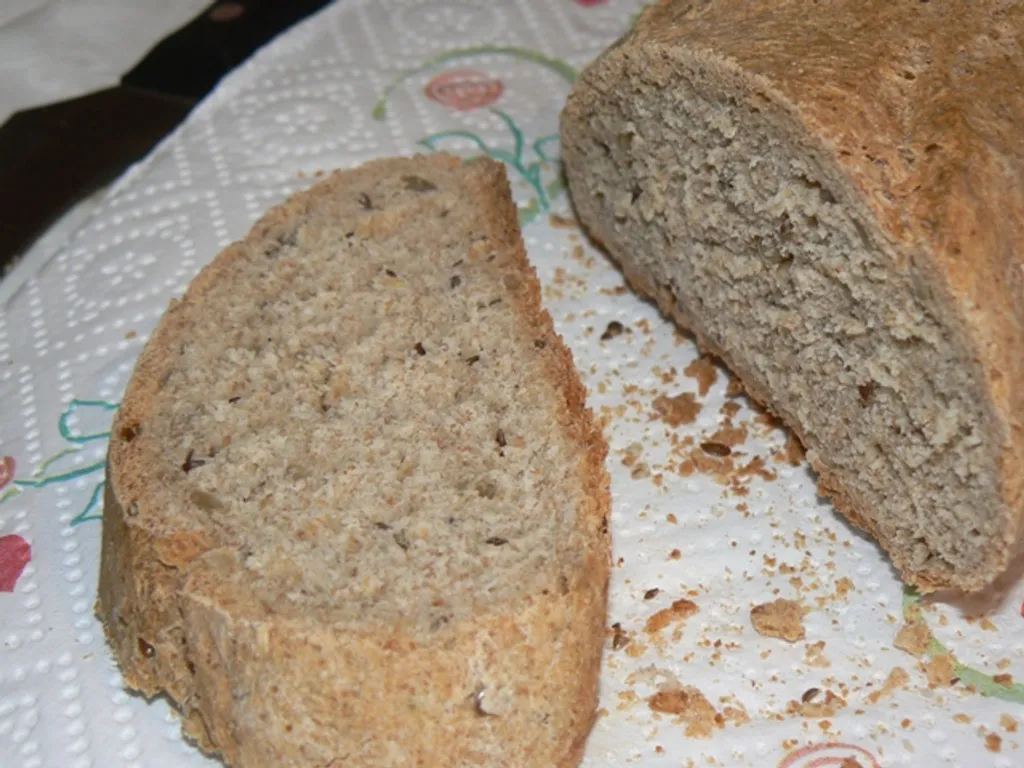 Kruh od 3 vrste brašna s 3 vrste sjemenki