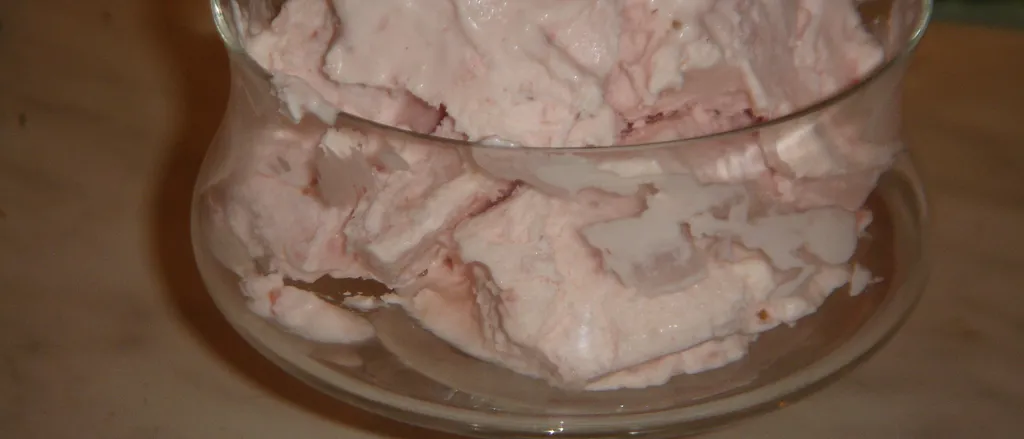 Sladoled jagoda smrzavanje