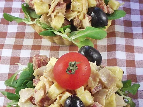 Korpice punjene pikantnom salatom