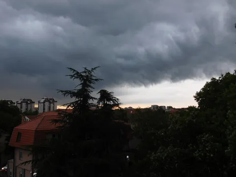 Nebo nad Beogradom, ovih dana