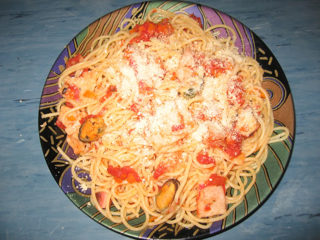 Špageti "Frutti di mare" (crveni sos)
